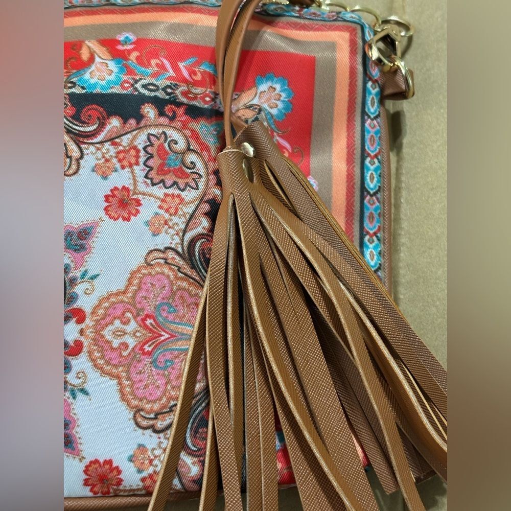 NWT CHICO'S Medallion Boho Crossbody Handbag/Clutch Tassel Zip Removable strap - Picture 6 of 8